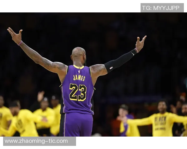 詹姆斯在比赛中再次砍下三双，率队取得胜利，成为球队最强王牌